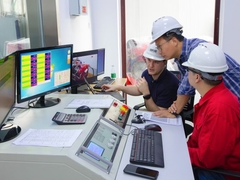 Épreuves en ligne avec témoins pour la pompe UL/FM 2000 gpm propulsée par moteur diesel